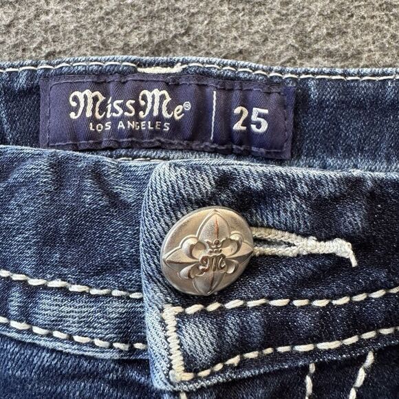 Miss Me Shorts Curvy Bermuda Women’s Size 25 Embellished Embroidered Rhinestone - Picture 4 of 11